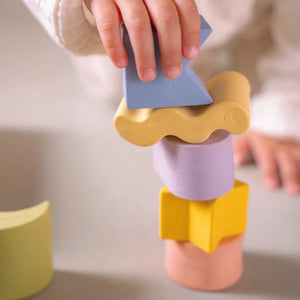 Oli & Carol / Bijt-en badspeelgoed / KIKO / 6 Figures / Stacking Toy Blocks